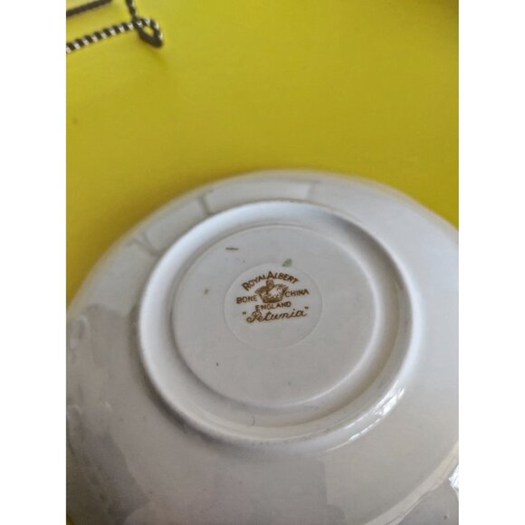 Vintage Royal Albert Tea Cup & Saucer Petunia Pattern 1930's - Picture 9 of 9